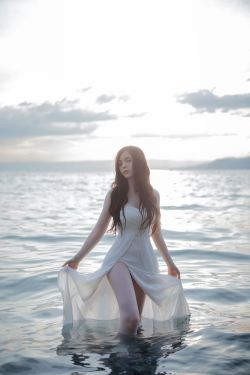 [COS福利] 国外美女SayaTheFox – 海滩随拍(10P)-图控