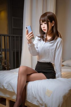 阳光美少女 萌芽儿o0 – 开裆丝袜OL(26P)-图控