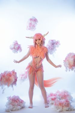 云溪溪 - 哈萝 丽瓦·朱内(13P)-图控