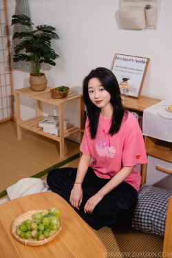 足愉心 No.018 奶芙 （搭配：粉色T恤、牛仔长裤、运动鞋、白色棉袜、裸足）(110P)-图控