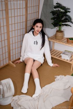 足愉心 No.022 可乐 （搭配：白色卫衣、黑色打底裤、运动鞋、肉丝色袜、白色长筒棉袜）(110P)-图控