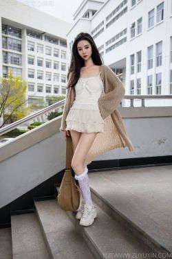 足愉心 No.17 南南 （搭配：针织长衣、白色吊带、运动鞋、白色丝袜、裸足）(110P)-图控